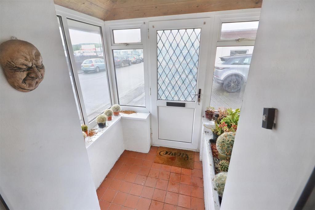 3 Station Road, Whitland 2 bed detached house £135,000