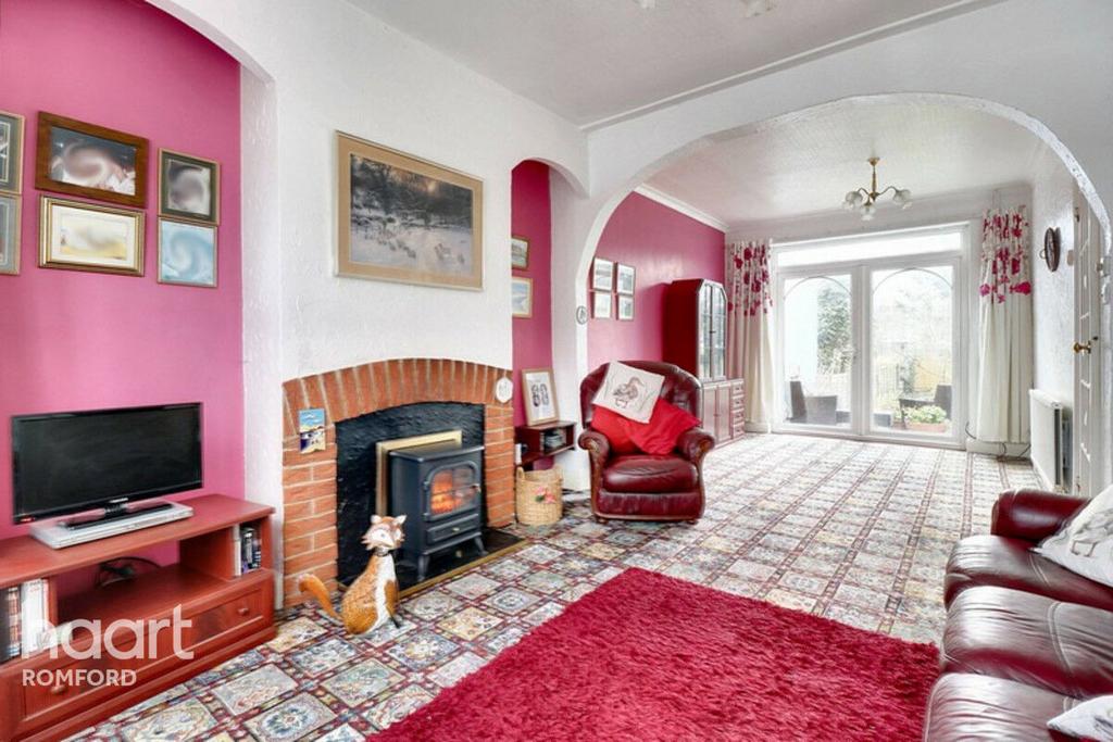 Horace Avenue, Romford, RM7 0UP 3 bed terraced house £400,000