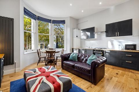 Studio to rent, Altenburg Gardens, London