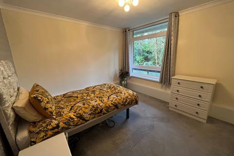 19, Amethyst Court Chelmscote Road, Solihull, B92 8BY