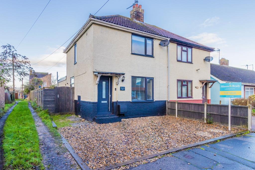 Stanley Road, Oulton Broad, Lowestoft, NR33 3 bed semidetached house for sale £200,000