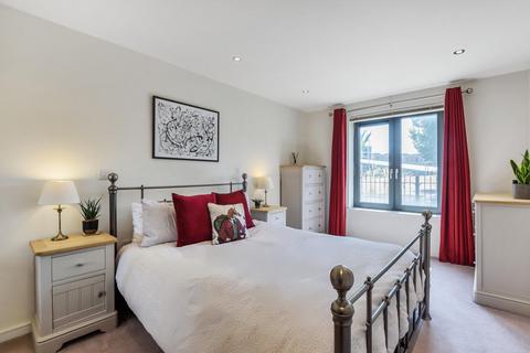 1 bedroom penthouse for sale, Eythorne Road, Oval