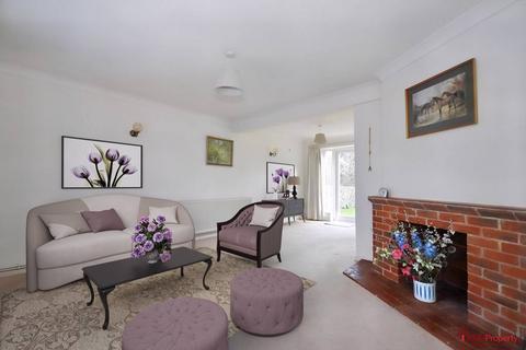 2 bedroom detached house for sale - Isle of Thorns, Chelwood Gate, West Sussex