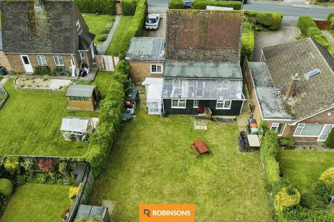 4 bedroom detached house for sale, Lockhart Close, Dunstable, Bedfordshire, LU6 3EF