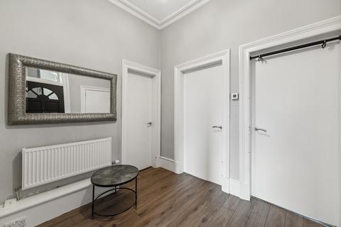 28e Busby Road, Clarkston, Glasgow, G76 7XH
