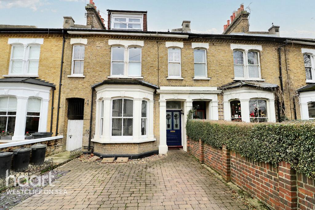 Avenue Road, WestcliffOnSea 2 bed flat for sale £260,000