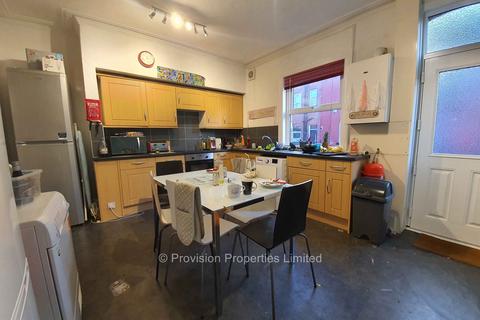 6 bedroom terraced house to rent, Newport Mount, Headingley LS6