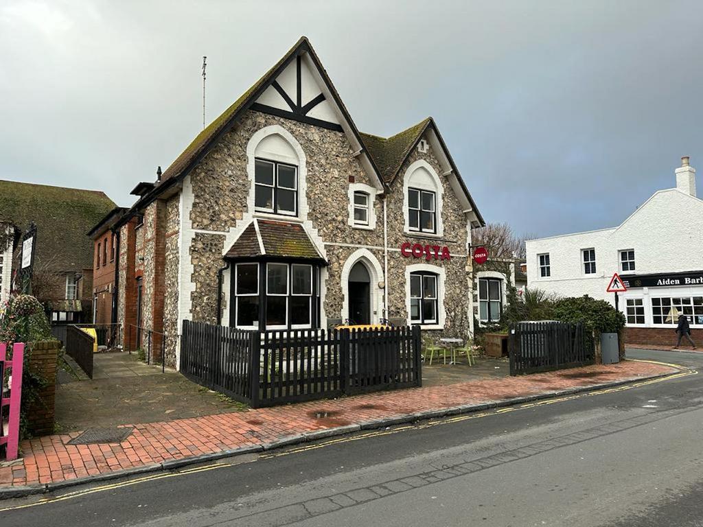 Rottingdean, Brighton BN2 Retail property (high street) to rent £