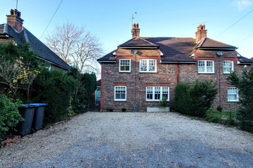 Colwell Road, Haywards Heath, RH16 3 bed semidetached house for sale £625,000