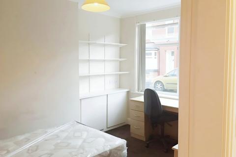 3 bedroom terraced house to rent, Brailsford Road, Fallowfield, M14