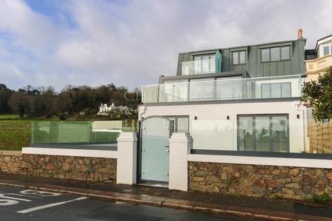 2 bedroom flat for sale, Au Caprice, La Route De La Haule, St. Brelade, Jersey. JE3 8BA