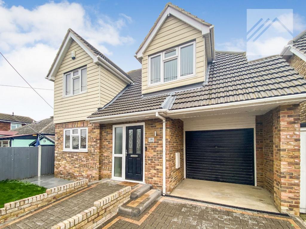 Beck Road, Canvey Island 2 bed detached house for sale £325,000