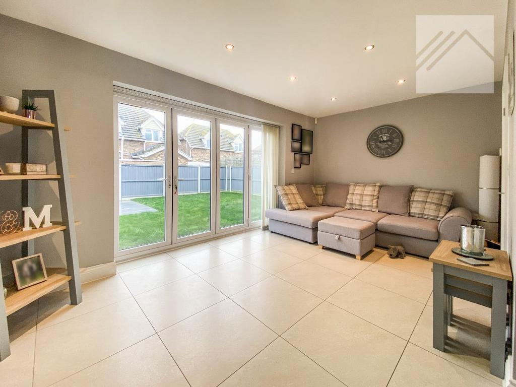 Beck Road, Canvey Island 2 bed detached house for sale £325,000