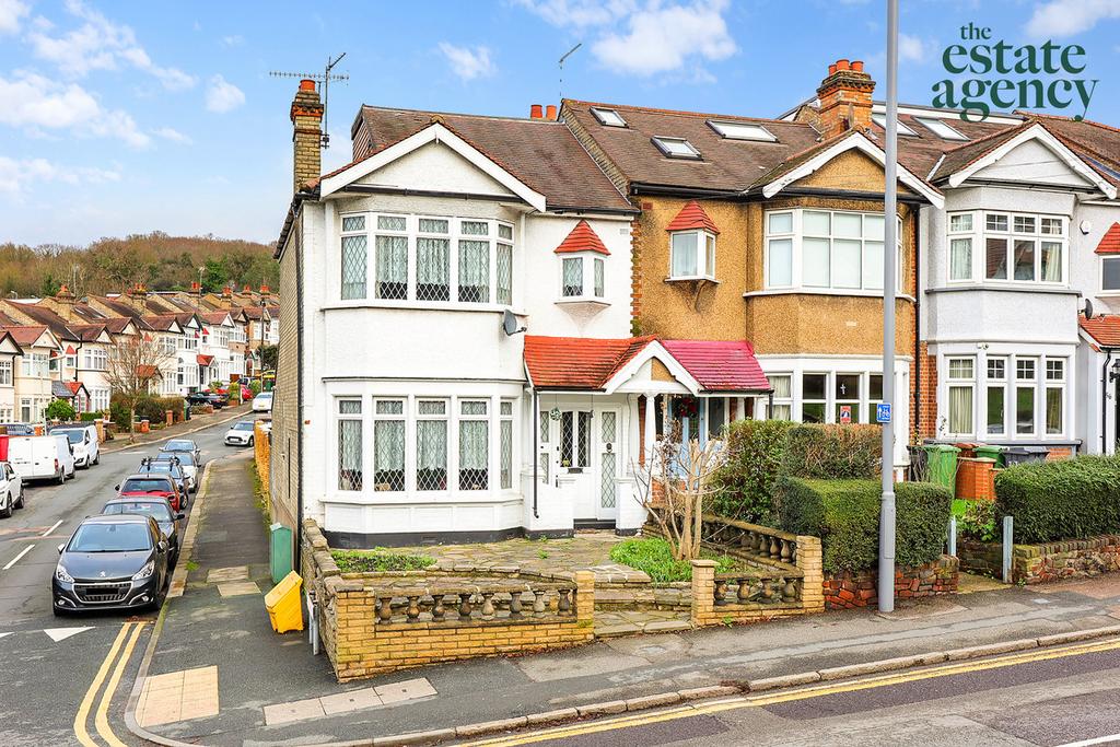 Kings Head Hill, North Chingford, E4 4 bed end of terrace house for