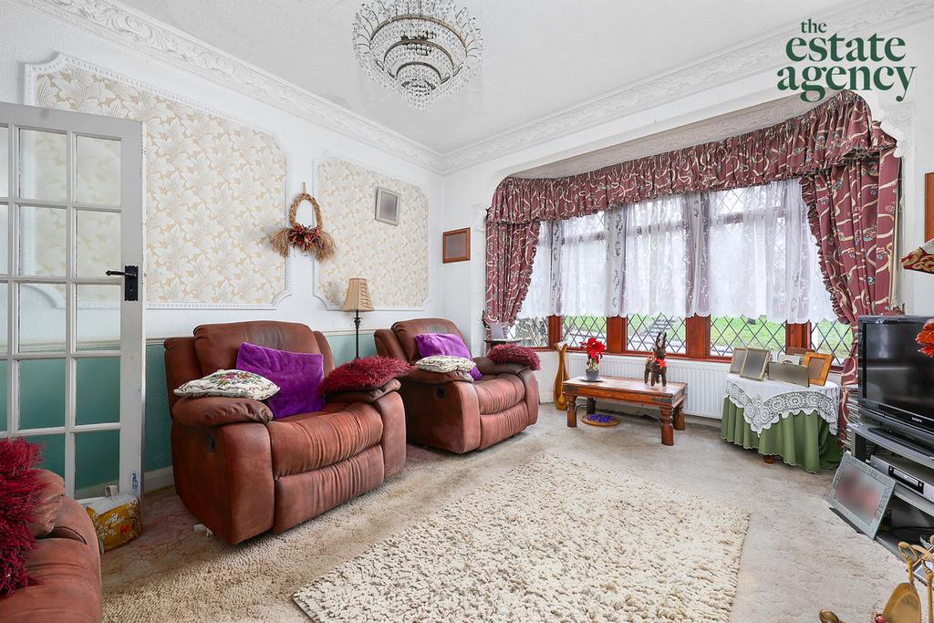 Kings Head Hill, North Chingford, E4 4 bed end of terrace house £700,000