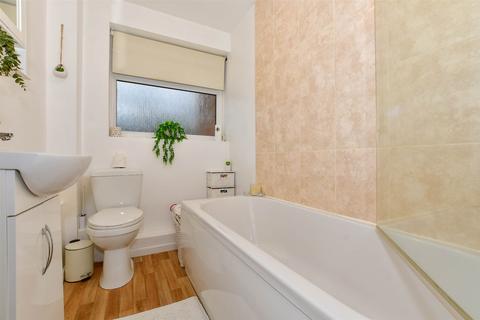 16 Elgin Gardens, Rochester, ME2 2PU