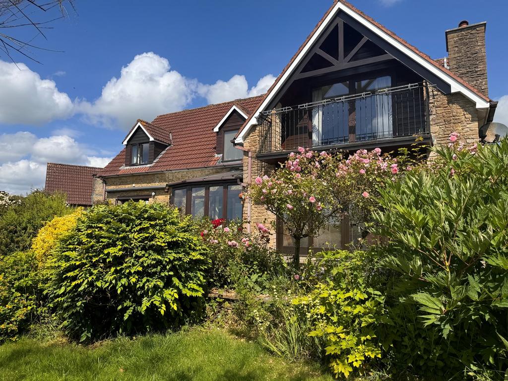 Rodden, Frome, BA11 4 bed detached house for sale £850,000
