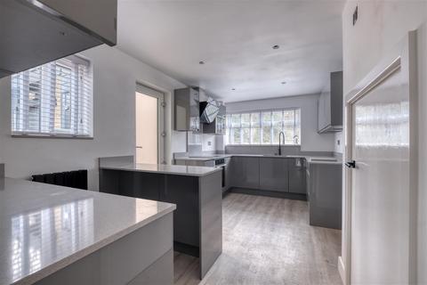16 Bilberry Drive, Rednal, Birmingham, B45 9QY