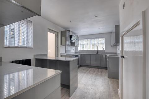 16 Bilberry Drive, Rednal, Birmingham, B45 9QY