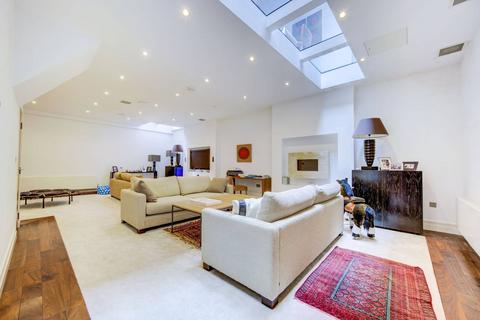3 bedroom house to rent, Petersham Mews, South Kensington, London, SW7