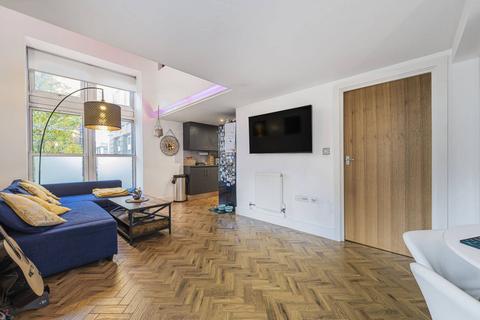 2 bedroom flat to rent - Building 22, Woolwich Riverside, London, SE18