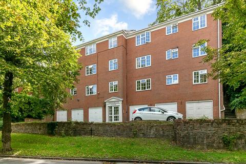 Flat 5, Whitebeam Court, 2a Warren Road, Purley, CR8 1AA