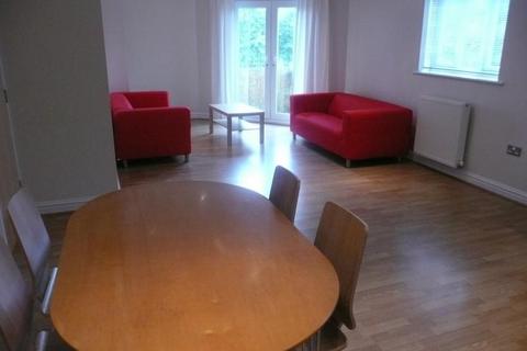 2 bedroom flat to rent, Stretford Road, Hulme, Manchester, Greater Manchester, M15 5jh