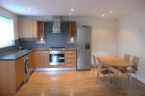 2 bedroom flat to rent, Stretford Road, Hulme, Manchester, Greater Manchester, M15 5jh
