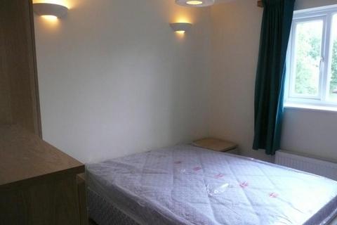 2 bedroom flat to rent, Stretford Road, Hulme, Manchester, Greater Manchester, M15 5jh