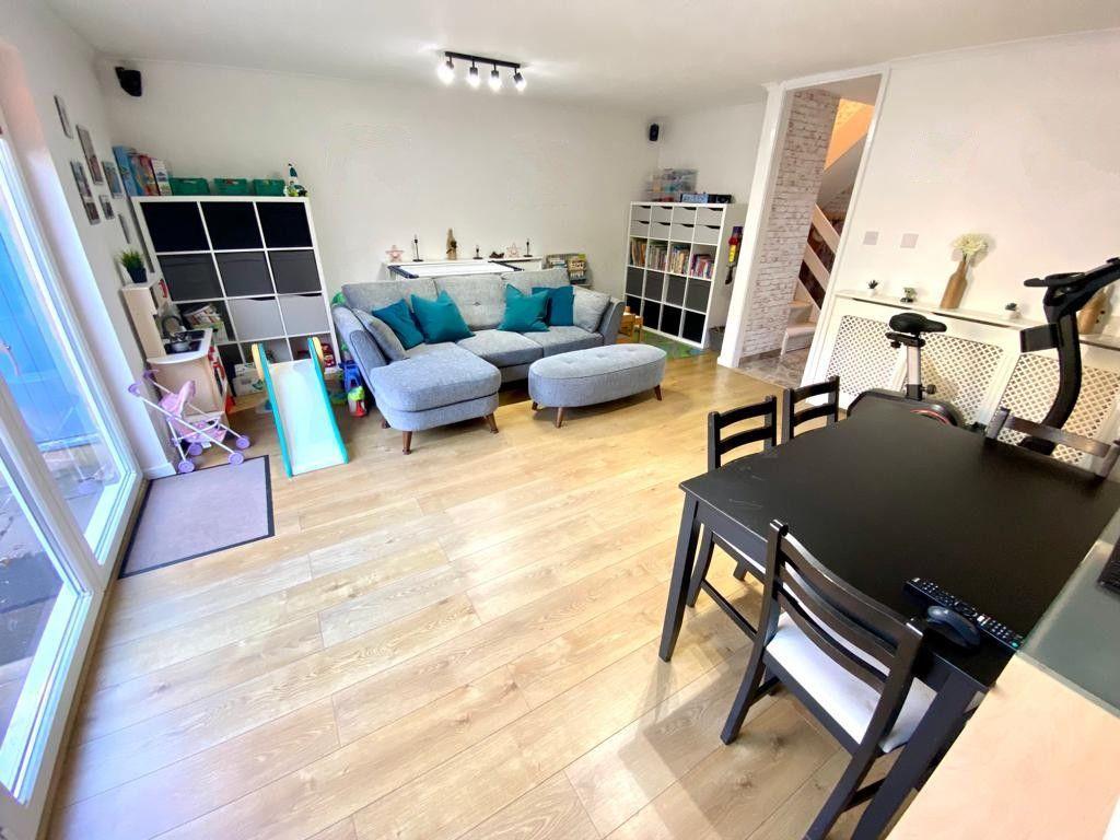 Lounge/dining room