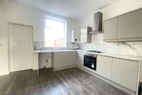 3 bedroom terraced house to rent, Rooley Moor Road, Rochdale, Lancashire