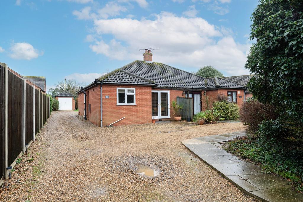Station Road, Potter Heigham, NR29 2 bed semidetached bungalow for
