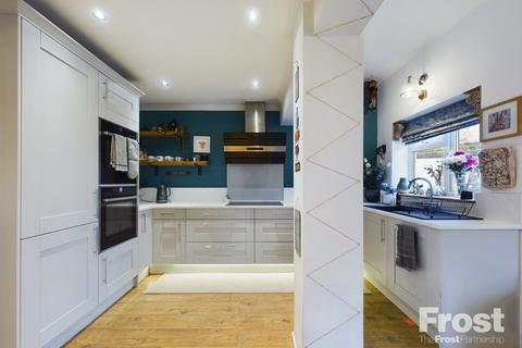94 Woodthorpe Road, Ashford, TW15 3JY