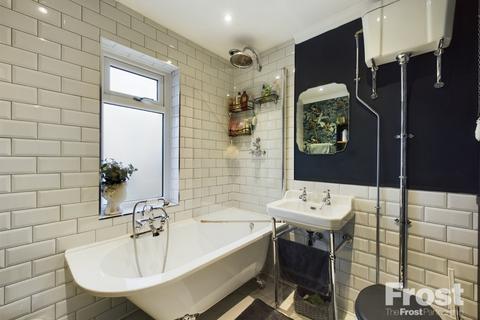 94 Woodthorpe Road, Ashford, TW15 3JY