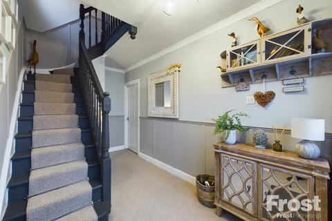 94 Woodthorpe Road, Ashford, TW15 3JY