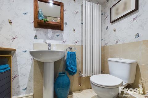94 Woodthorpe Road, Ashford, TW15 3JY