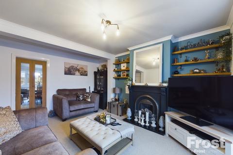 94 Woodthorpe Road, Ashford, TW15 3JY