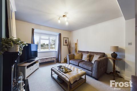 94 Woodthorpe Road, Ashford, TW15 3JY