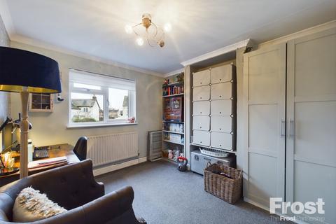 94 Woodthorpe Road, Ashford, TW15 3JY