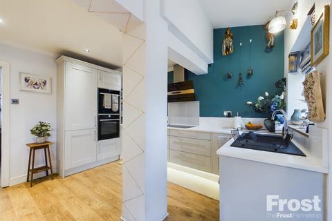 94 Woodthorpe Road, Ashford, TW15 3JY