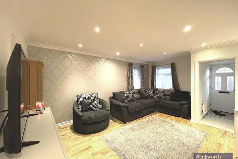 3 bedroom semi-detached house to rent, Franklins Mews, Harrow, HA2