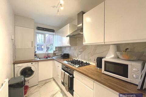 3 bedroom semi-detached house to rent, Franklins Mews, Harrow, HA2