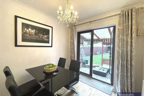 3 bedroom semi-detached house to rent, Franklins Mews, Harrow, HA2