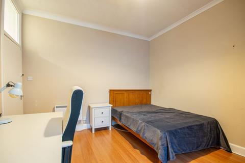 2 bedroom flat to rent, 78P – Nicolson Street, Edinburgh, EH8 9DT