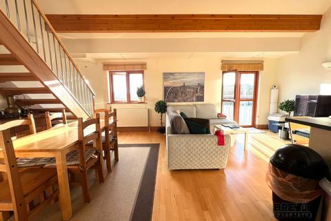3 bedroom flat for sale, 18 Vanguard House, Nelson Quay, Milford Haven SA73 3AH