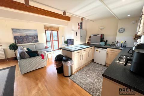 3 bedroom flat for sale, 18 Vanguard House, Nelson Quay, Milford Haven SA73 3AH