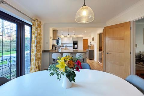 1 Brightwell Crescent, Dorridge, Solihull, B93 8HF