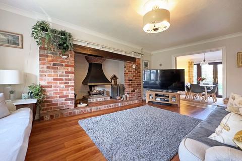 1 Brightwell Crescent, Dorridge, Solihull, B93 8HF