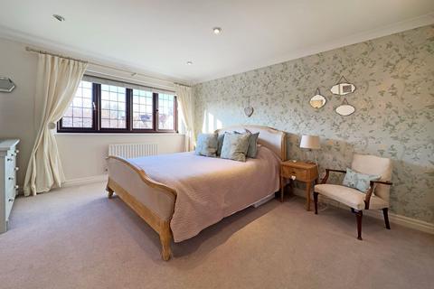 1 Brightwell Crescent, Dorridge, Solihull, B93 8HF