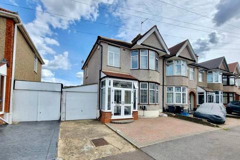 3 bedroom end of terrace house for sale, Brixham Gardens, Ilford, IG3